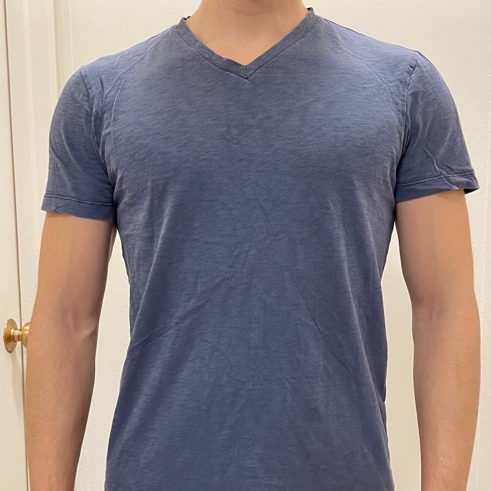 Men’s v-neck t-shirt